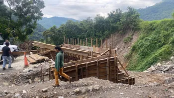 Lluvias provocan daños en caminos y comunidades de Hidalgo.