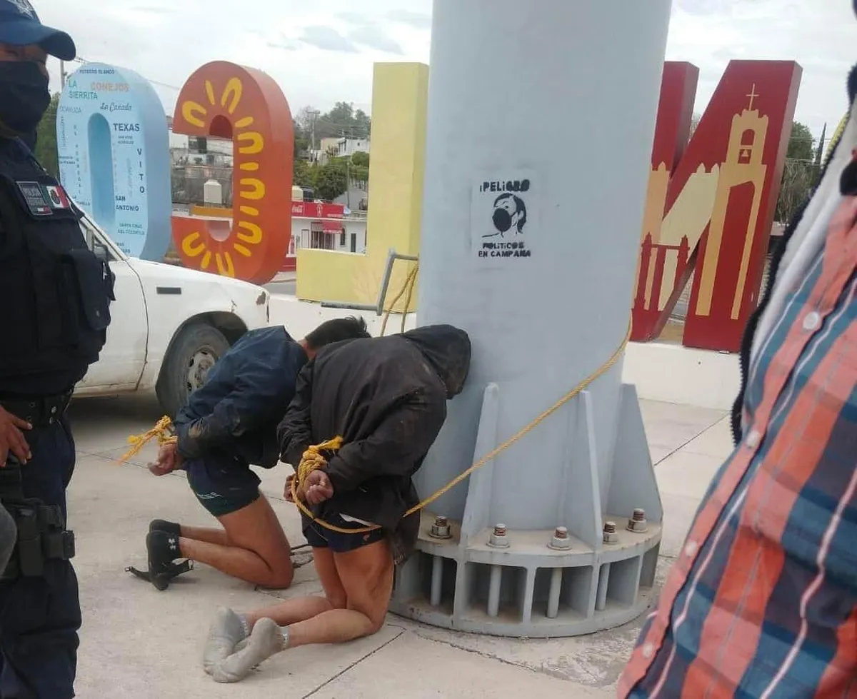 Exhiben a dos presuntos ladrones en Atotonilco de Tula