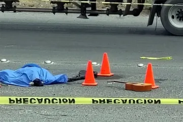 Hallan cuerpo sin vida de adulto mayor junto a carretera federal en Hidalgo; permanecía sin identificar
