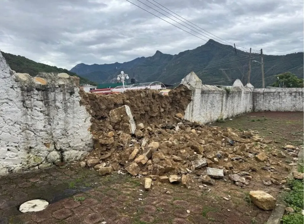 Lluvias provocan colapso en parroquia de la Virgen de la Candelaria; piden intervención del INAH