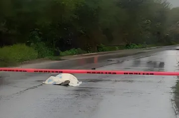 Motociclista de 26 años muere rumbo al trabajo en Ixmiquilpan; una mujer resultó lesionada