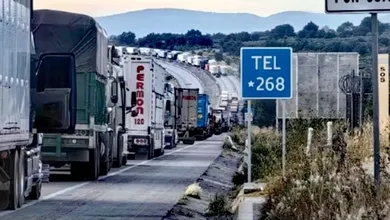 Transportistas bloquean autopistas
