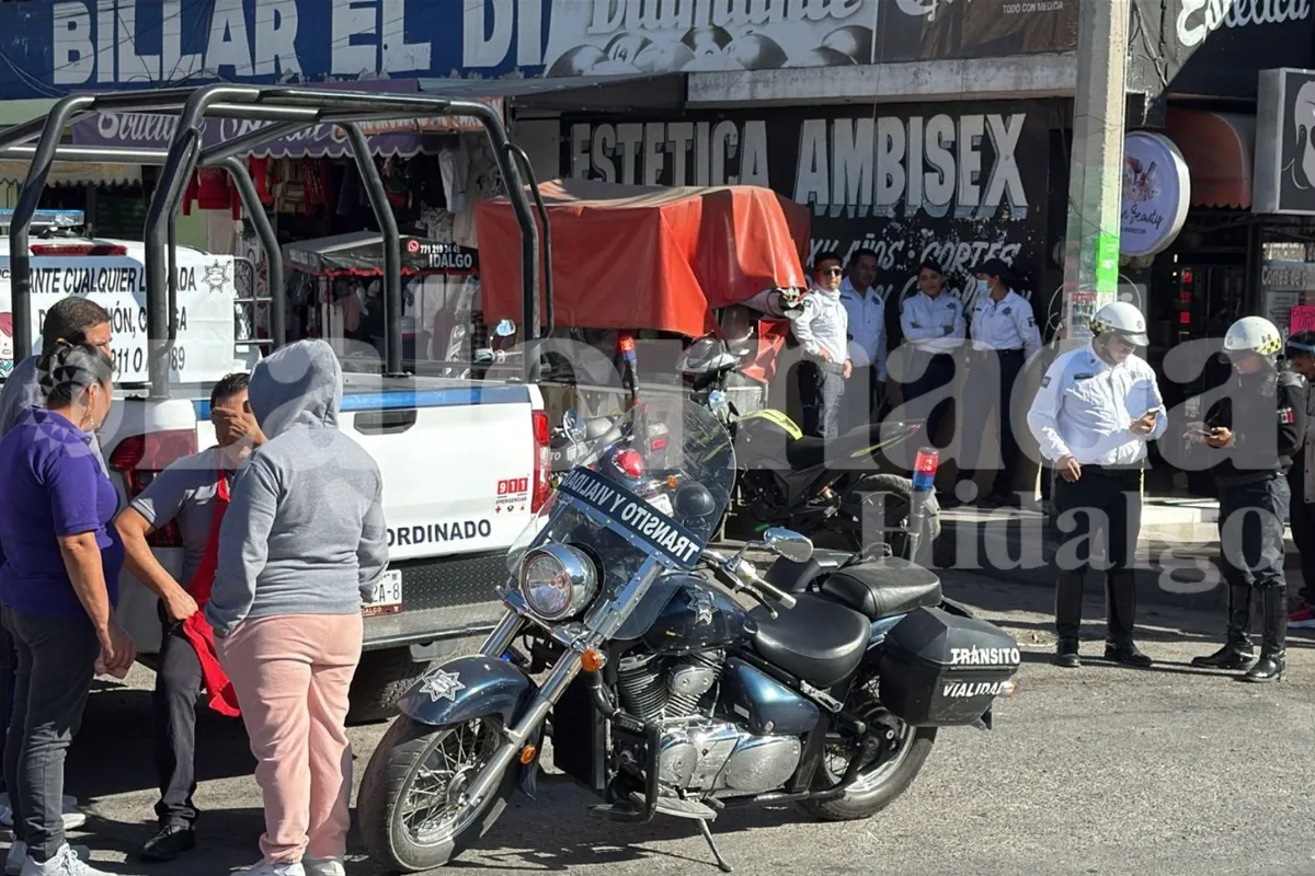 Autoridades municipales retiraron puestos irregulares en los andadores frente a la iglesia de San Judas Tadeo.