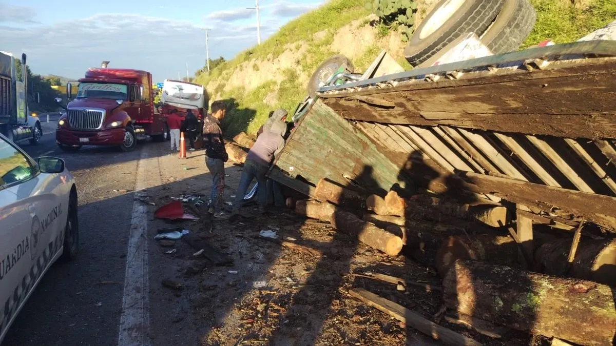 Accidente entre camión y autobús México-Tulancingo