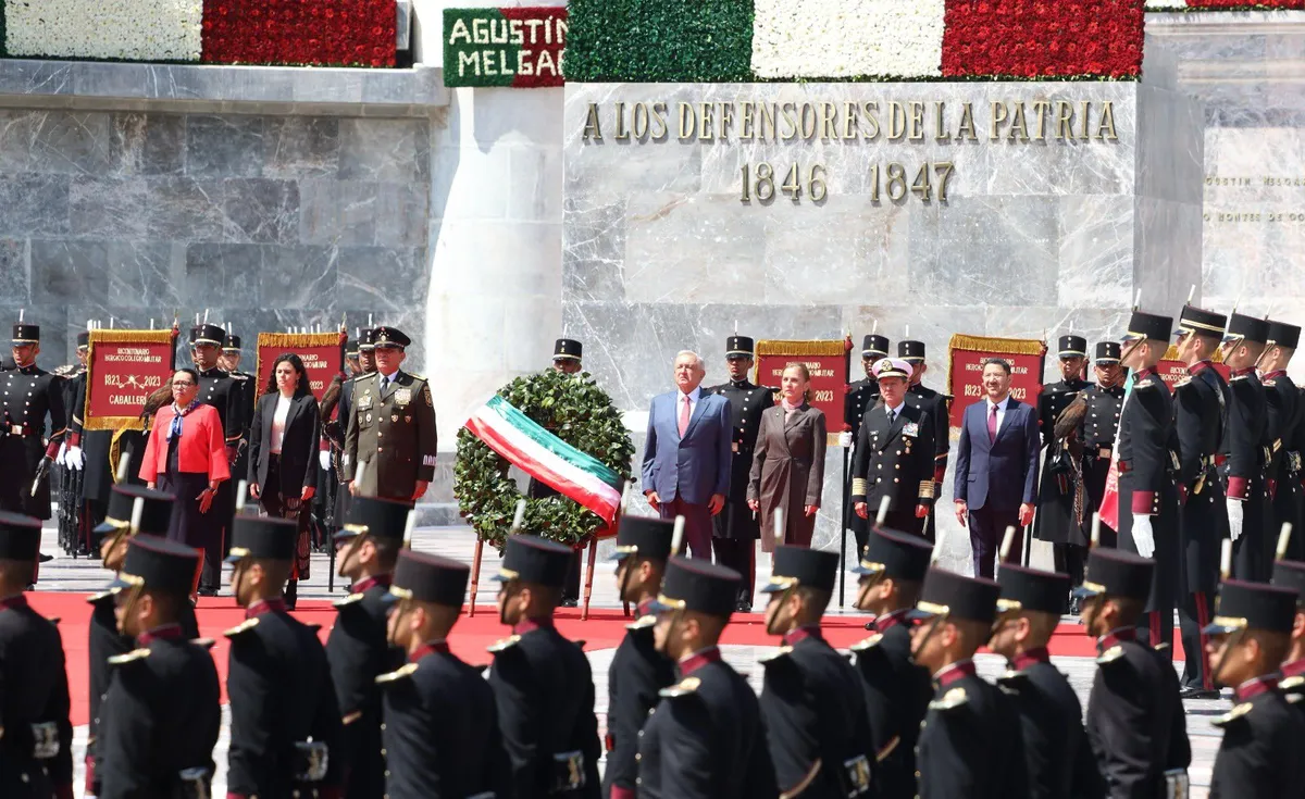 Honra AMLO a Niños Héroes sin líderes del Poder Judicial ni Legislativo