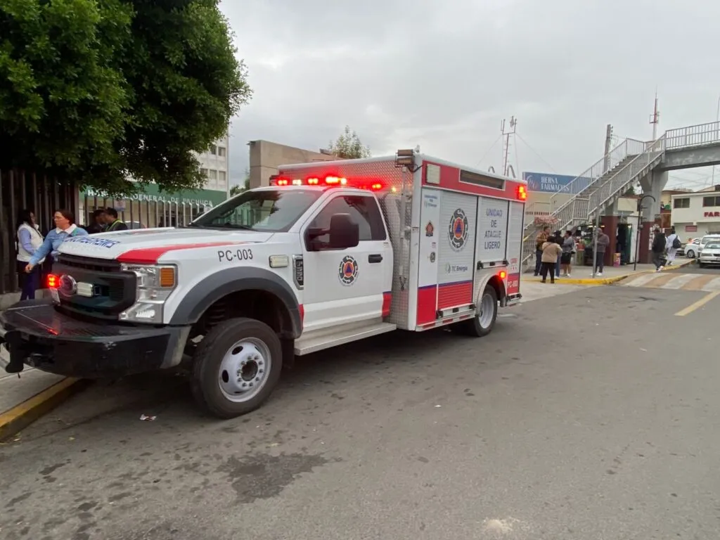 ¡Peligro latente! Analizan tirar el puente peatonal de Madero por seguridad