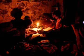 Más de 7 mil hogares siguen sin luz en Hidalgo, pero CFE ya desplegó helicópteros y plantas para restablecer el servicio.