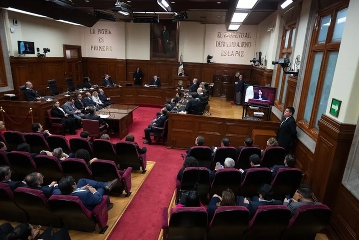 Funcionarios del INE ganarán más que AMLO determina Suprema Corte