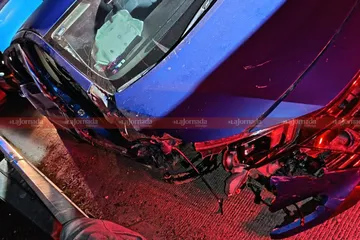 Llamó la atención: vehículo dañado, pertenencias dentro y ningún tripulante en el lugar. Ocurrió en la autopista México-Pachuca.
