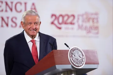 AMLO señala nexos de Carlos Loret con farmacéuticas
