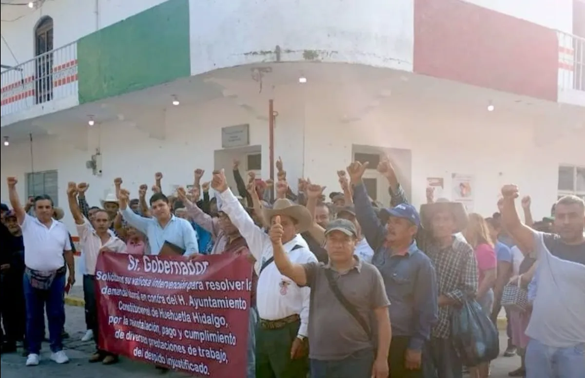 Presidencia de Huehuetla cumple cinco días tomada por extrabajadores: exigen pagos y reinstalación