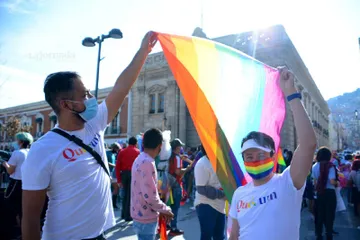 Menchaca compromete acompañar a comunidad de la diversidad sexual