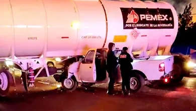 Accidente entre camioneta y pipa