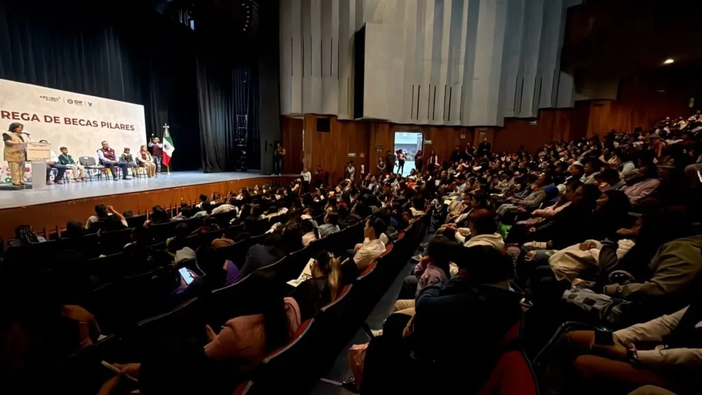 ¡Apoyo para estudiantes! DIF Hidalgo entrega 305 becas PILARES en 17 municipios
