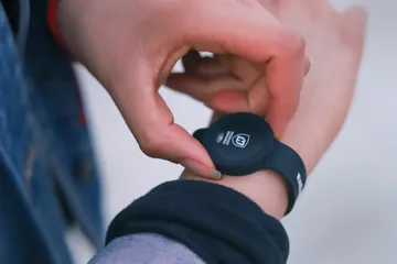 Mujeres en riesgo de violencia: distribuyen pulseras con botón de pánico en Hidalgo