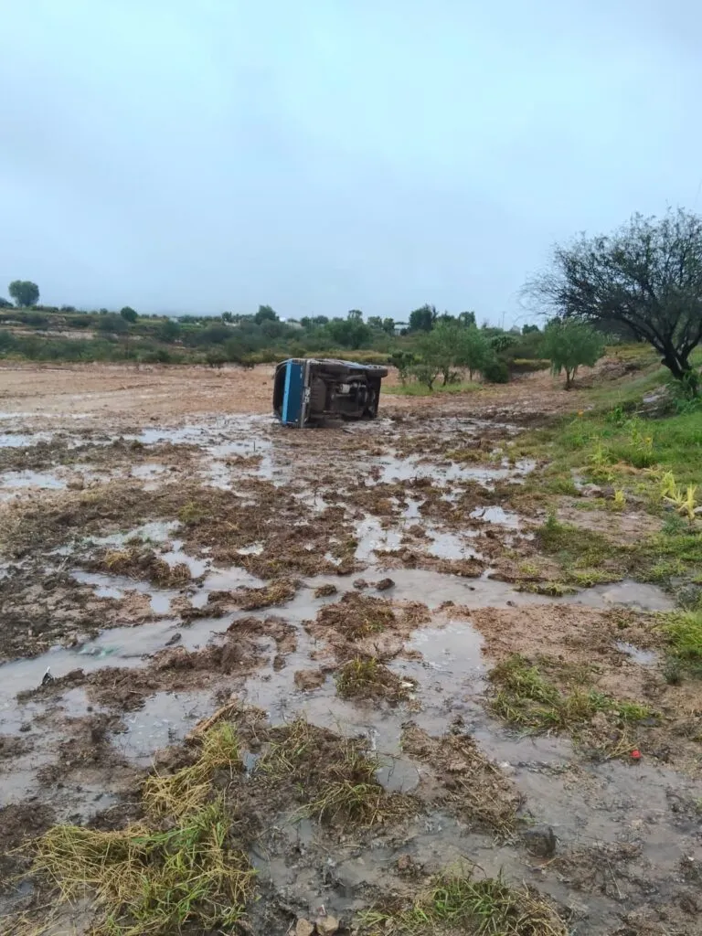 Volcadura en Ixmiquilpan deja 5 lesionados, 2 de ellos menores de edad