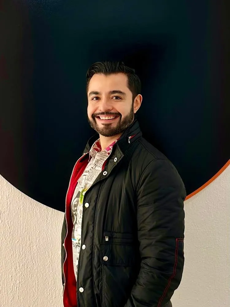 Emilio Uranga regresa entre la memoria y la urgencia del presente