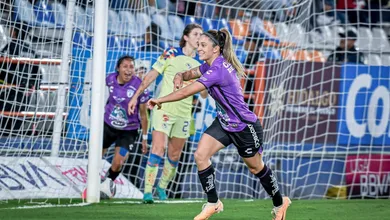Foto de jugadoras del Pachuca y América Femenil, que se enfrentarán en vivo este jueves por la noche.