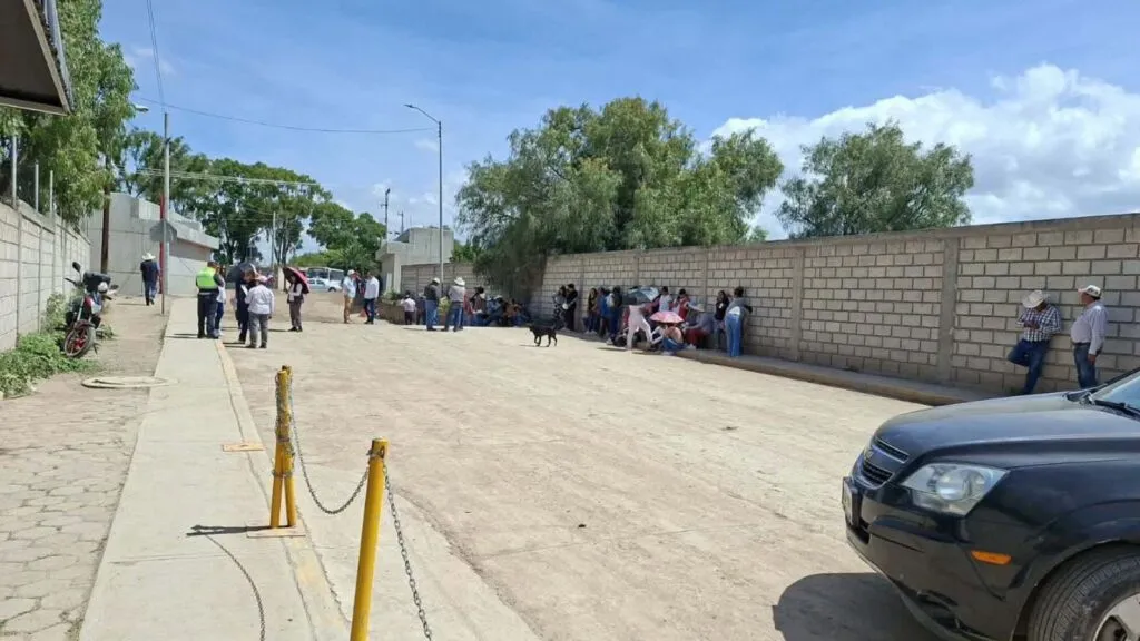 ¡Se detienen las obras! Bloquean obras del Tren AIFA-Pachuca en Hidalgo; esto exigen