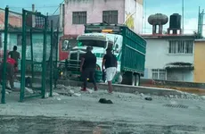Camión de carga involucrado en un atropellamiento en Mineral de la Reforma.