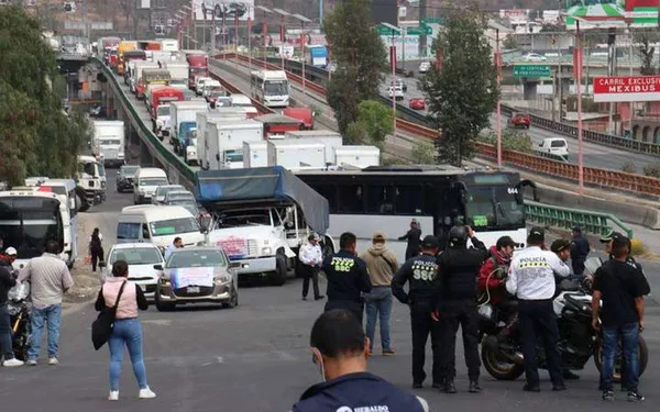 Prevén megabloqueos en México por demandas de seguridad y apoyo al campo. Conoce los motivos y las zonas donde podría complicarse la circulación.