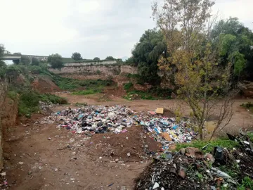 Mantienen bloqueo a centro de transferencia de basura en Tlaxcoapan: recolección sigue suspendida