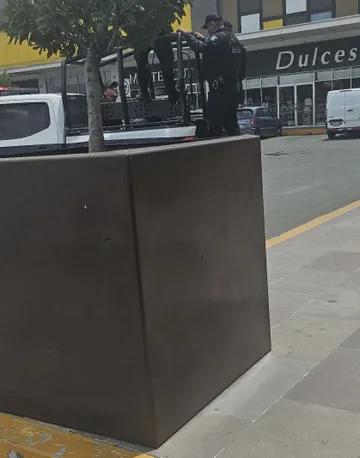 Detienen a dos sujetos por intentar robar vehículo en Plaza Comercial de Tizayuca