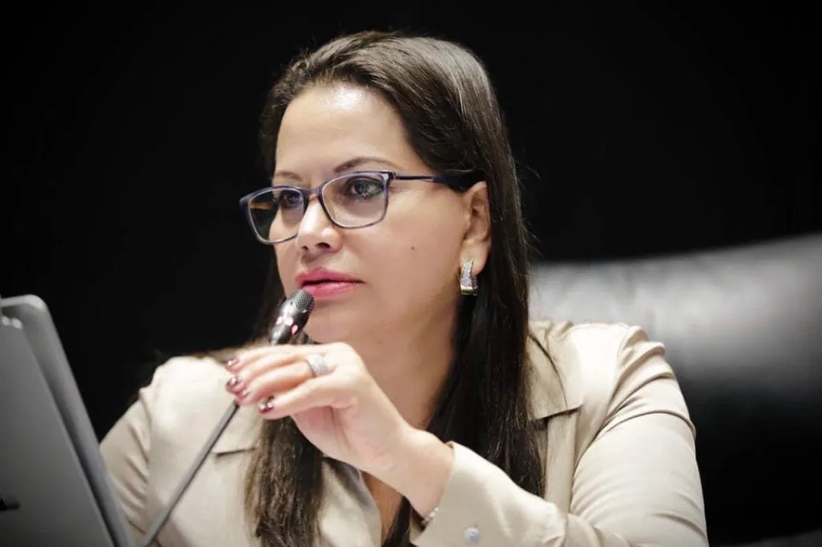 Exhiben a senadora hidalguense pidiendo apoyo para Morena