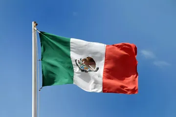 ¿Sabes si te toca descansar el Día de la Bandera? Descubre lo que dice la LFT