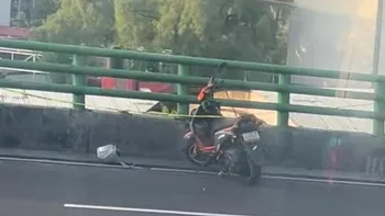 Accidente de motocicleta sobre la autopista México-Pachuca.