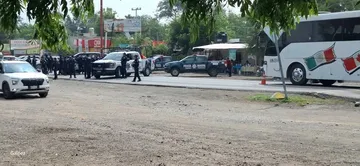 Transportistas de Zimapán impiden nueva incursión del Sindicato del Cemento