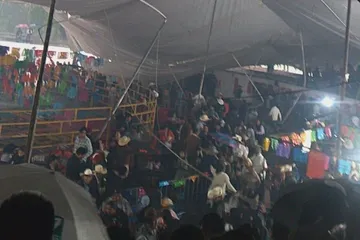 Colapsa enlonado por lluvias en San Salvador