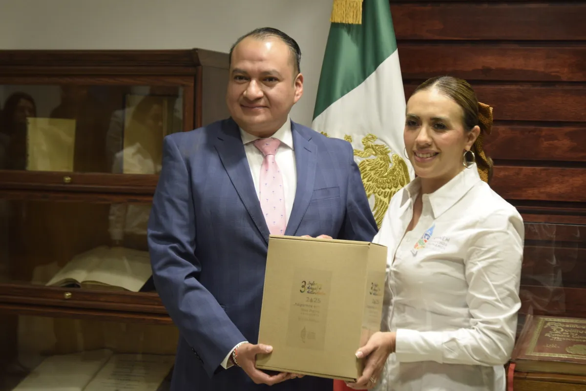 Ana Karen Parra Bonilla entrega informe de la CDHEH