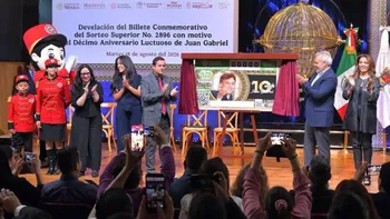 Hay 10 diseños diferentes de los billetes conmemorativos de la Lotería en homenaje a Juan Gabriel.