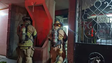 Bomberos contienen incendio en casa de Mixquiahuala