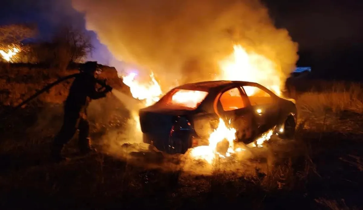 Balacera e incendio de vehículos en Tula; al menos un herido