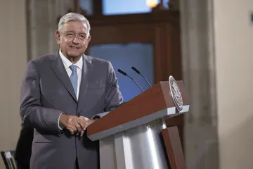 Cónclave conservador “ayuda” a informar sobre racismo y clasismo: AMLO