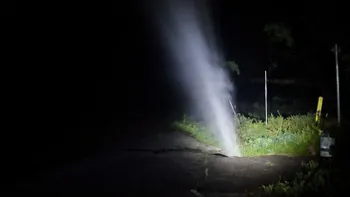 Derrame de hidrocarburo en Atitalaquia moviliza a Pemex y emergencias