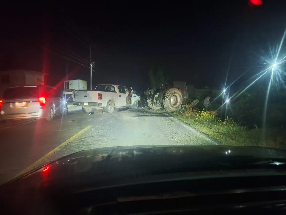 Chocan tractor y camioneta en la carretera Tula-Tepetitlán: dos lesionados
