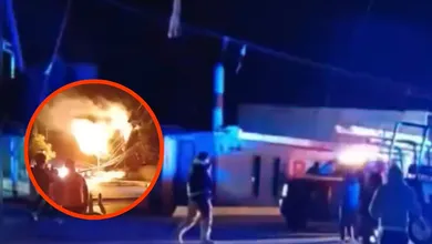 Auto choca contra poste
