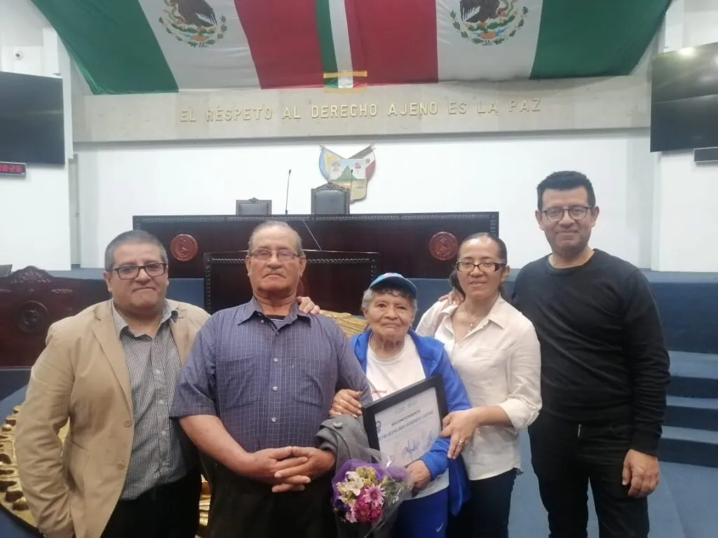 “Yo entrenaré hasta que el cuerpo aguante”: atleta Reyna a sus casi 80 años