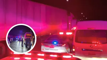 Tráiler y vehículos involucrados en choque múltiple