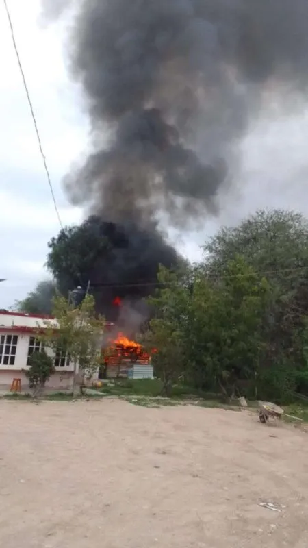 Fuerte incendio en vivienda de Actopan deja daños materiales