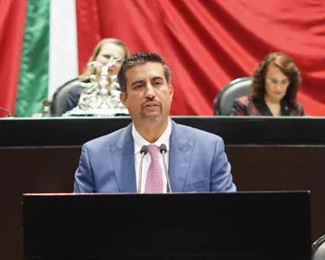 Daniel Andrade Zurutuza se registra como aspirante a coordinación distrital de Morena en Huejutla