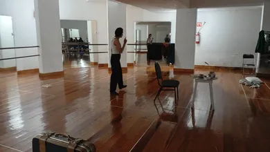 La actriz Sharim Padilla interpreta a Orlando en la obra dirigida por Charly Castellanos