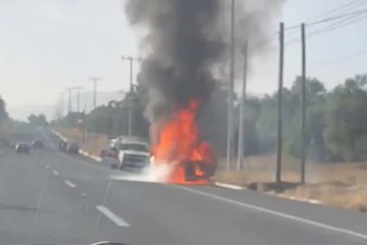 Camioneta se incendia en carretera México-Laredo: autoridades controlan la situación