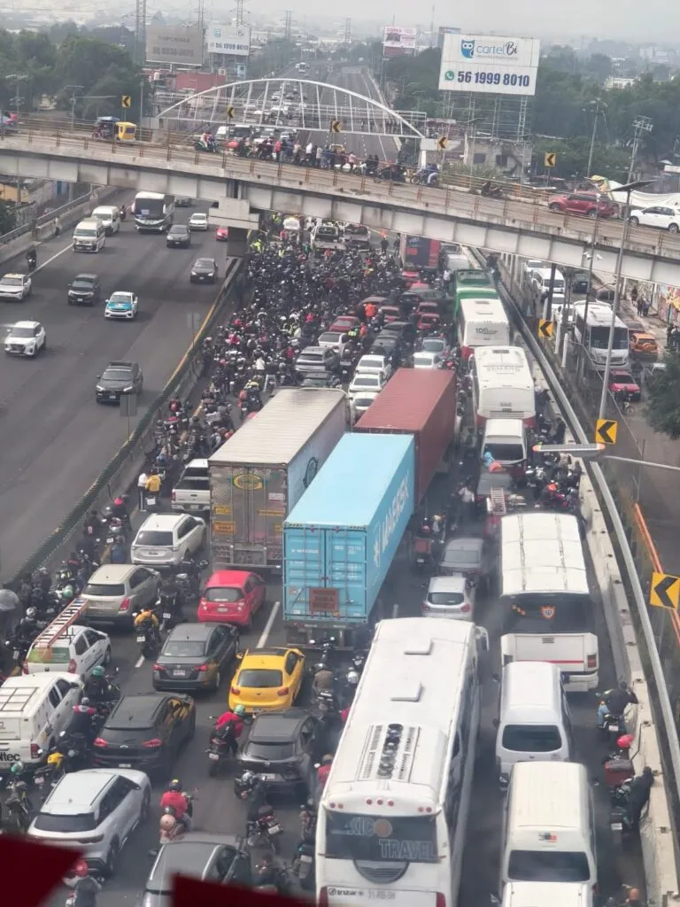 Cierran la México-Pachuca por una hora tras fuerte accidente