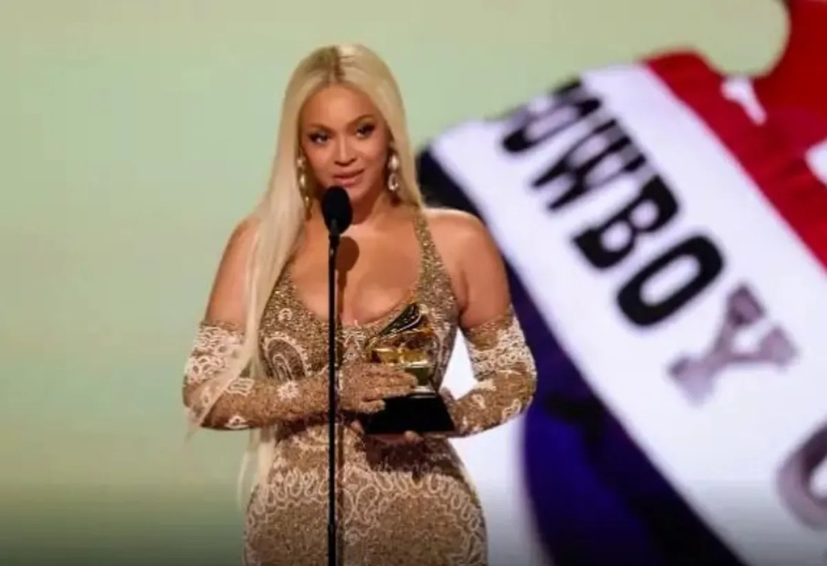 Critican a Beyoncé por camiseta que llama a nativos americanos “enemigos de la paz”