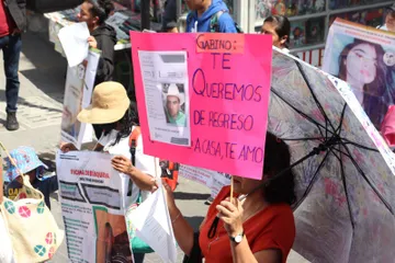 Familiares exigen identificar 672 cuerpos que hay en la Semefo en Hidalgo