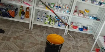 Capturan serpiente dentro de un negocio en San Salvador
